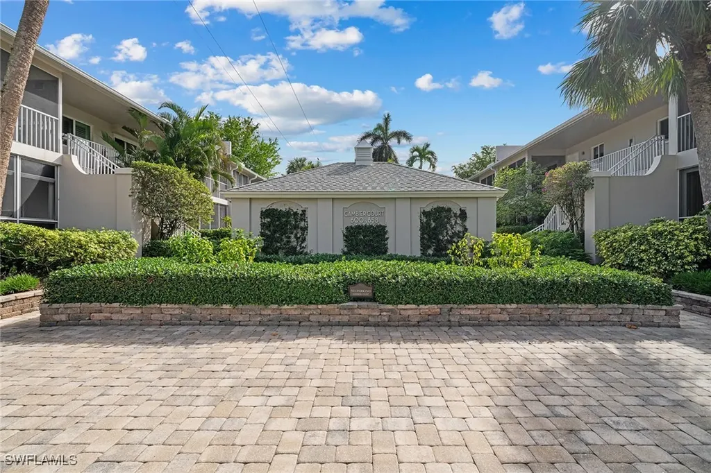 604 7th Avenue S Naples FL 34102