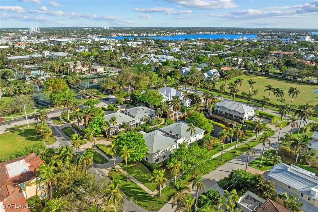 604 7th Avenue S Naples FL 34102