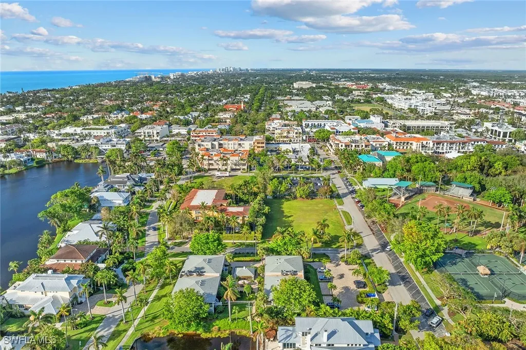 604 7th Avenue S Naples FL 34102