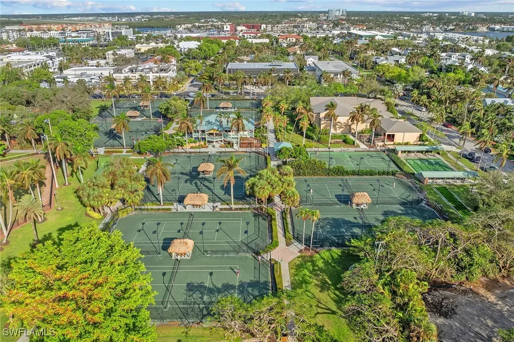 604 7th Avenue S Naples FL 34102
