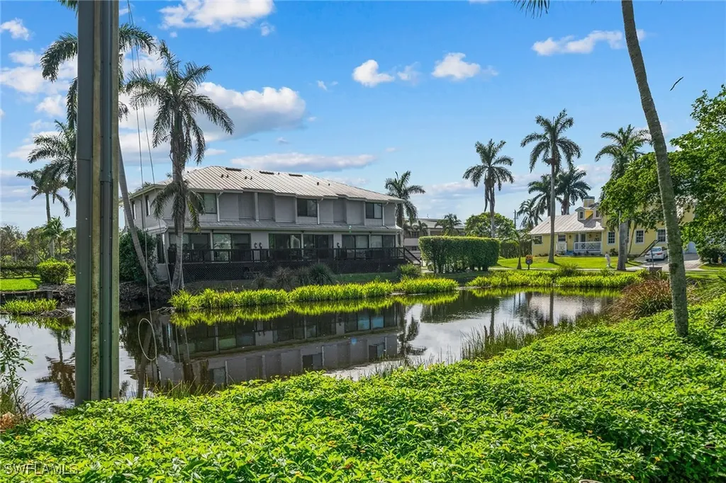 604 7th Avenue S Naples FL 34102