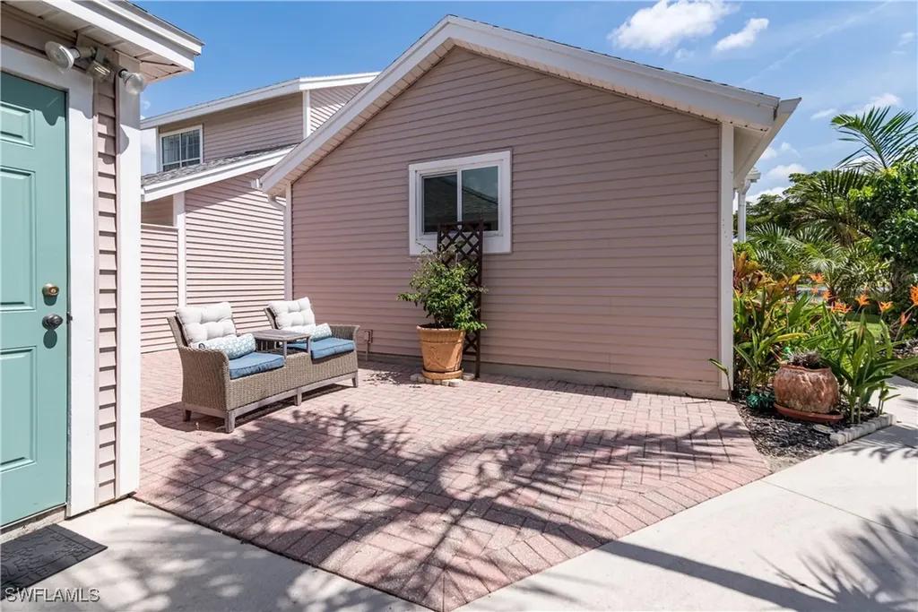 141 Bristol Lane Naples FL 34112
