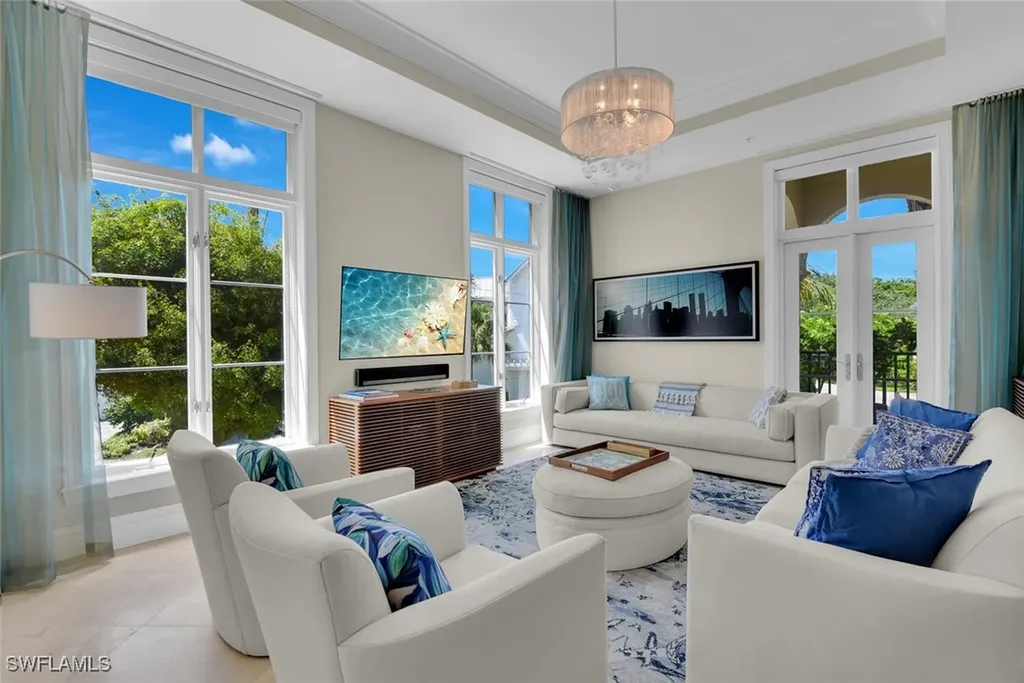 684 10th Avenue S Naples FL 34102