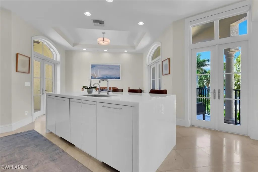 684 10th Avenue S Naples FL 34102