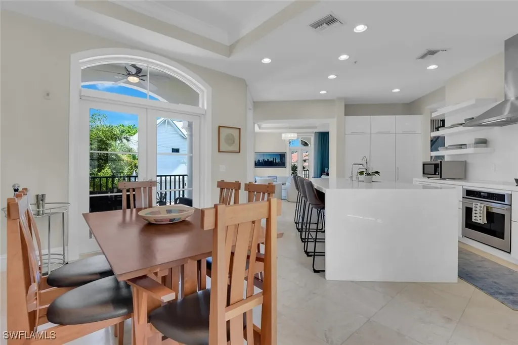 684 10th Avenue S Naples FL 34102