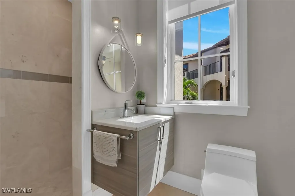 684 10th Avenue S Naples FL 34102