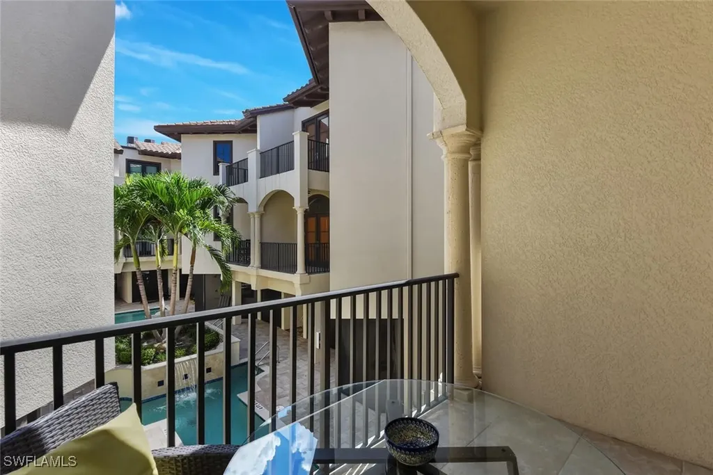 684 10th Avenue S Naples FL 34102