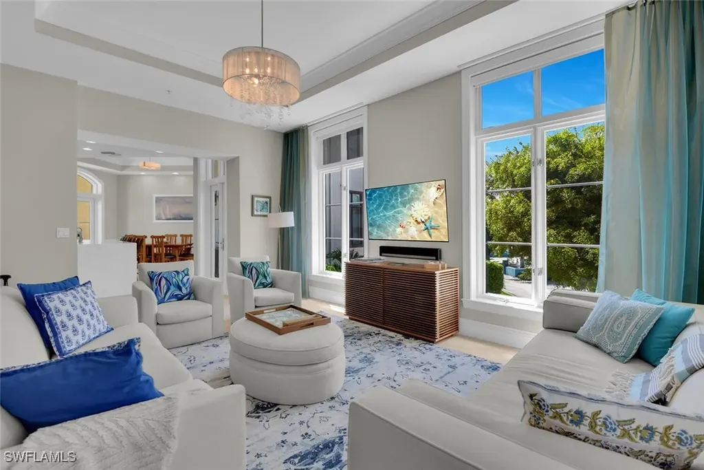 684 10th Avenue S Naples FL 34102