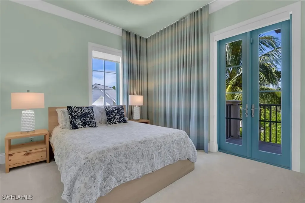 684 10th Avenue S Naples FL 34102