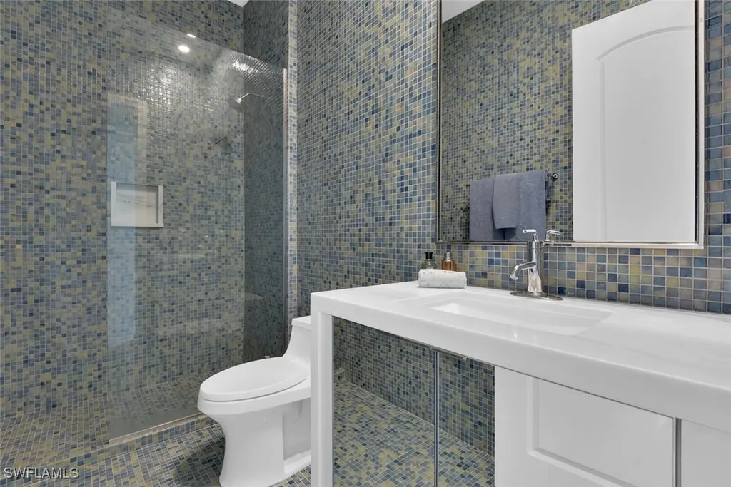 684 10th Avenue S Naples FL 34102