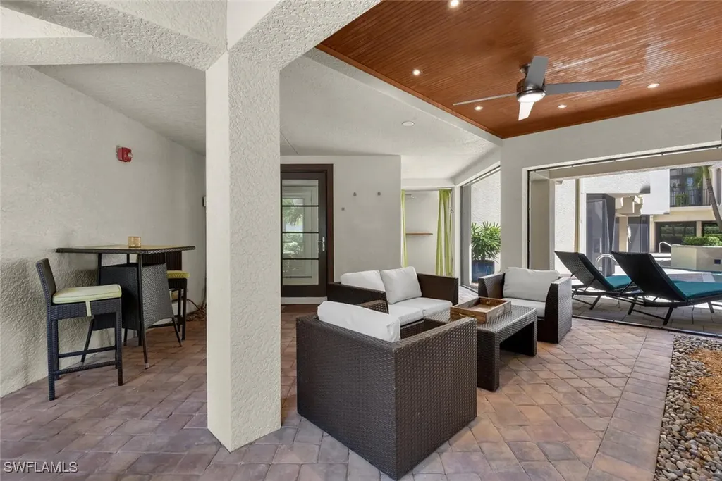 684 10th Avenue S Naples FL 34102