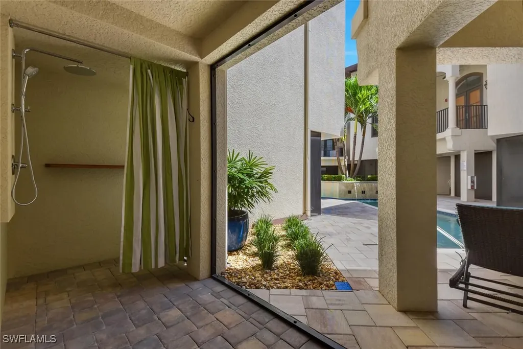 684 10th Avenue S Naples FL 34102