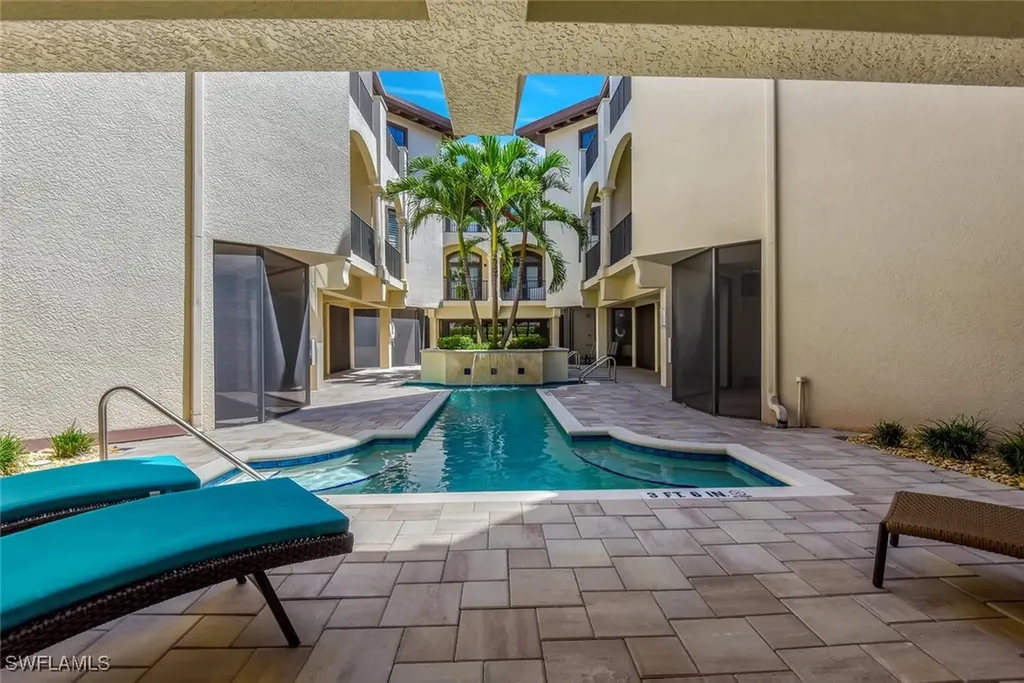 684 10th Avenue S Naples FL 34102