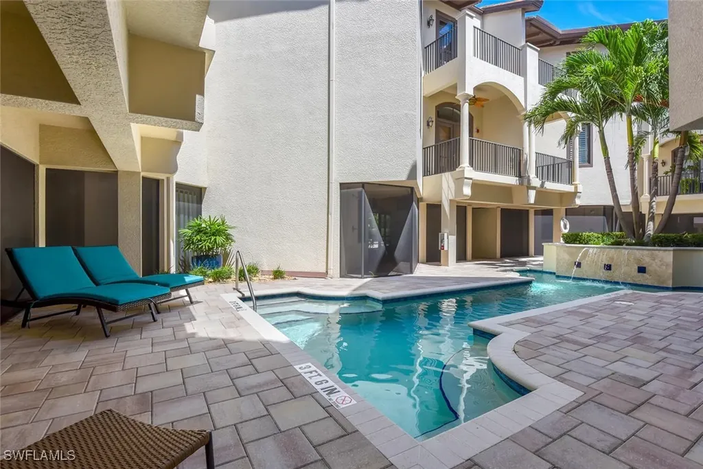 684 10th Avenue S Naples FL 34102