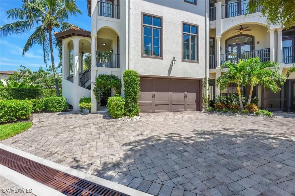 684 10th Avenue S Naples FL 34102