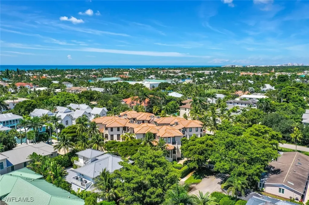 684 10th Avenue S Naples FL 34102