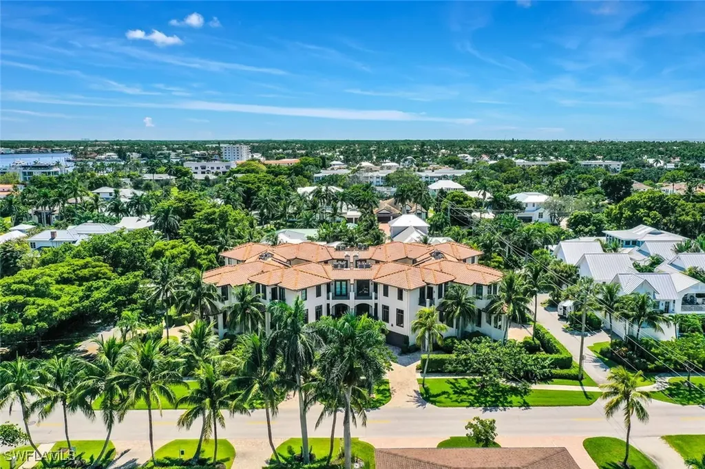 684 10th Avenue S Naples FL 34102
