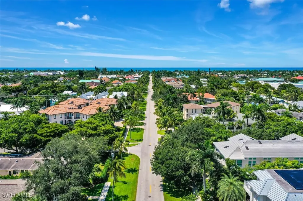 684 10th Avenue S Naples FL 34102