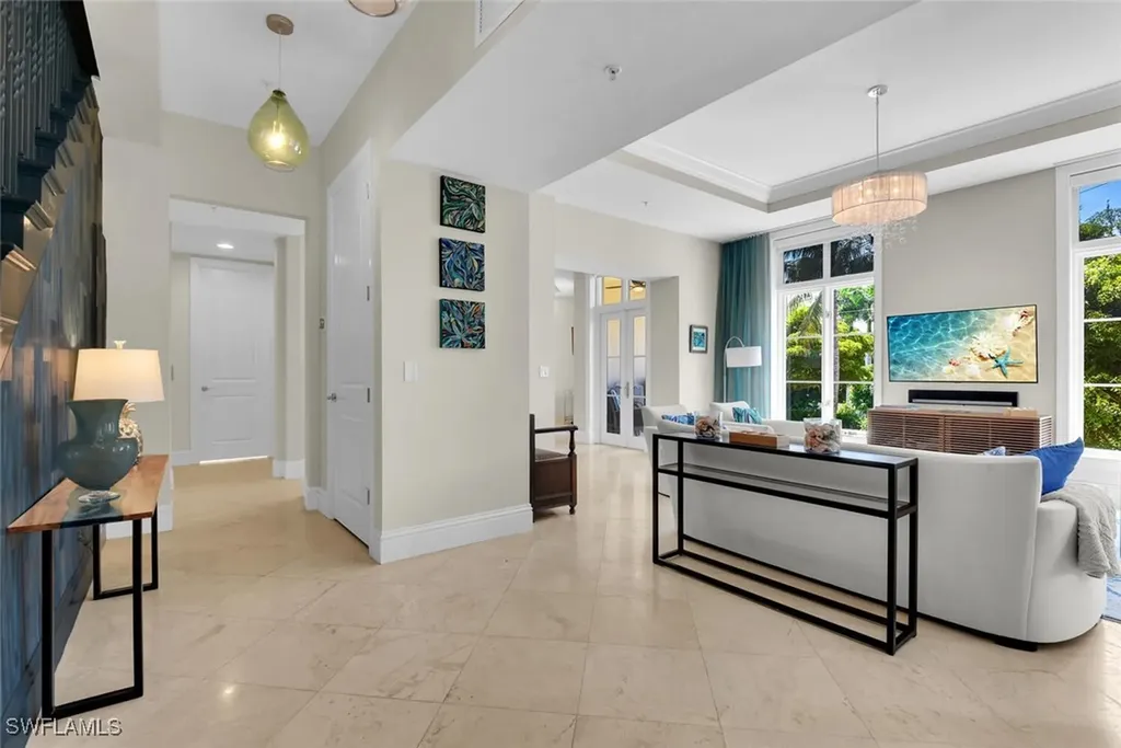 684 10th Avenue S Naples FL 34102