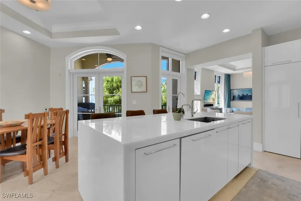 684 10th Avenue S Naples FL 34102