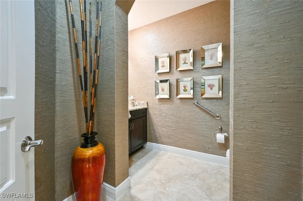 2764 Tiburon Boulevard E Naples FL 34109
