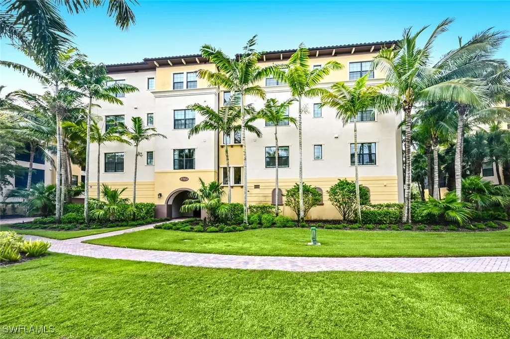 2764 Tiburon Boulevard E Naples FL 34109