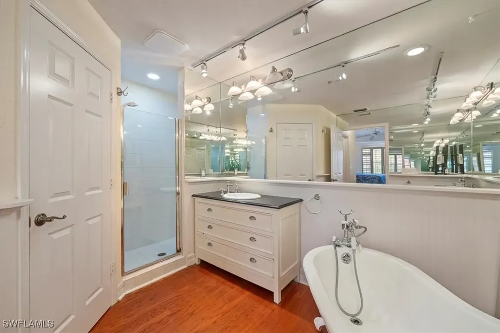 410 Bayfront Place Naples FL 34102