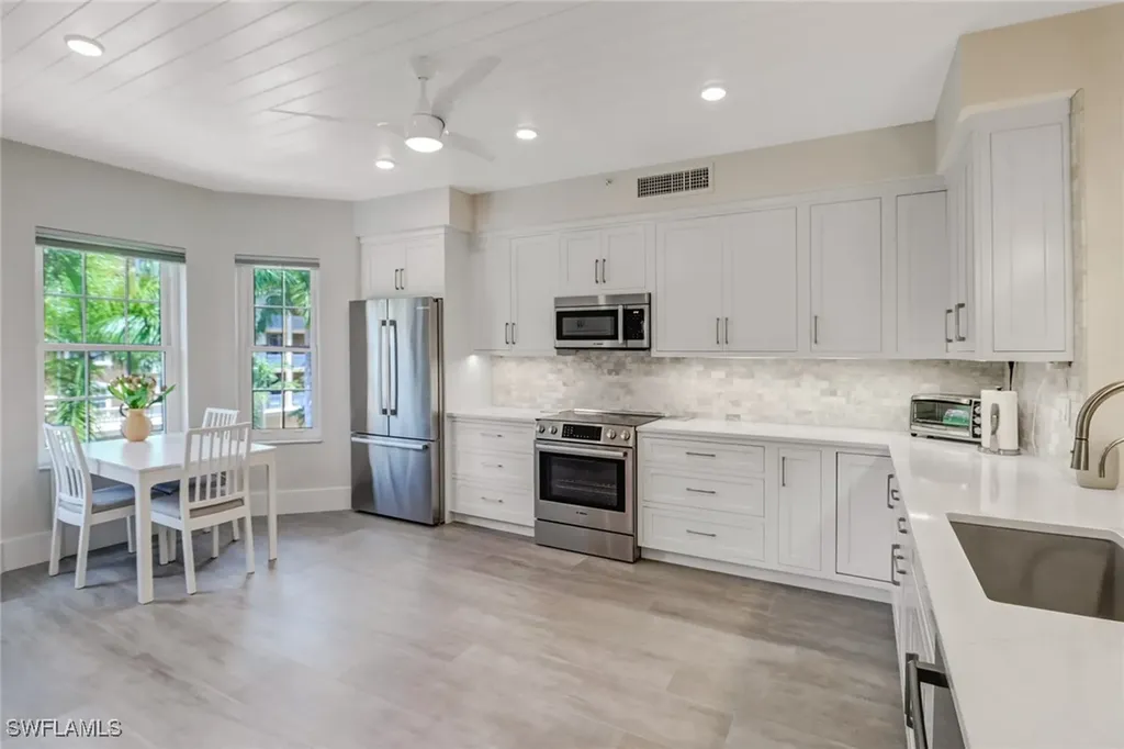 401 Bayfront Place Naples FL 34102