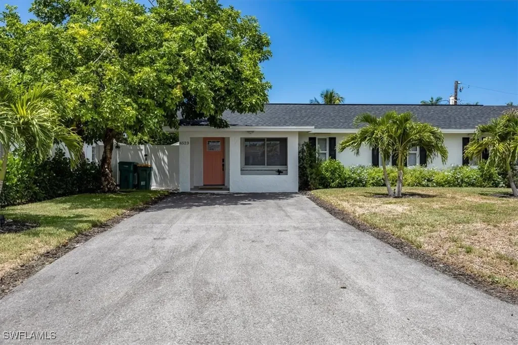 Naples FL, 4523 Fluvia Avenue