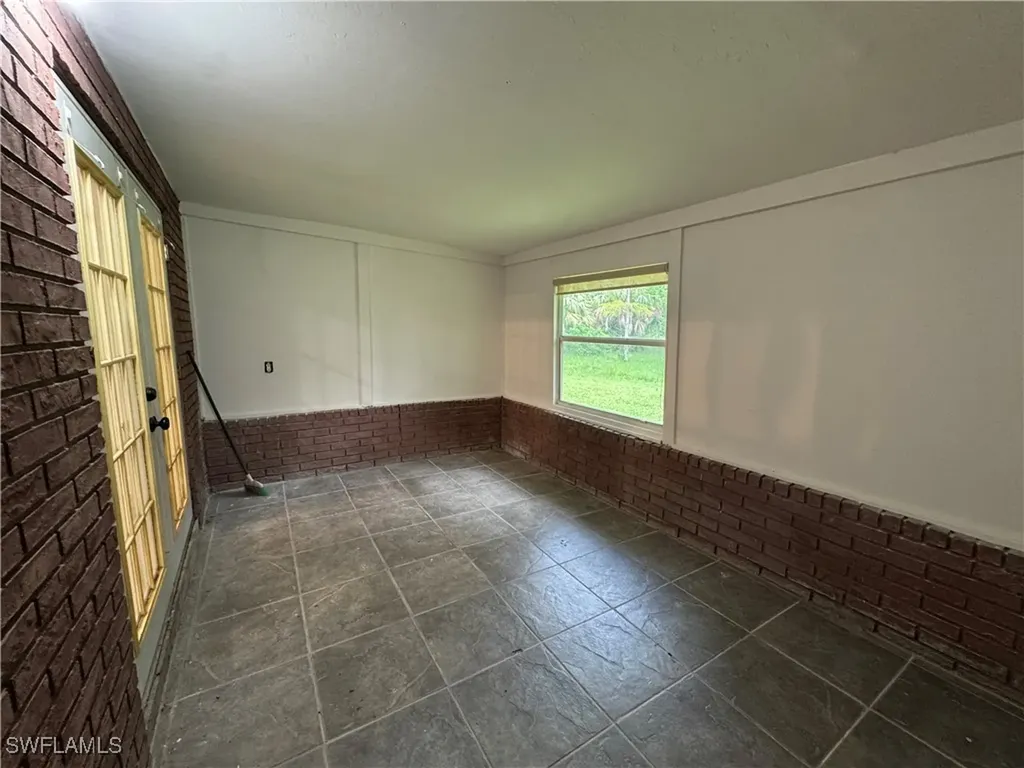 221 18th Avenue NW Naples FL 34120