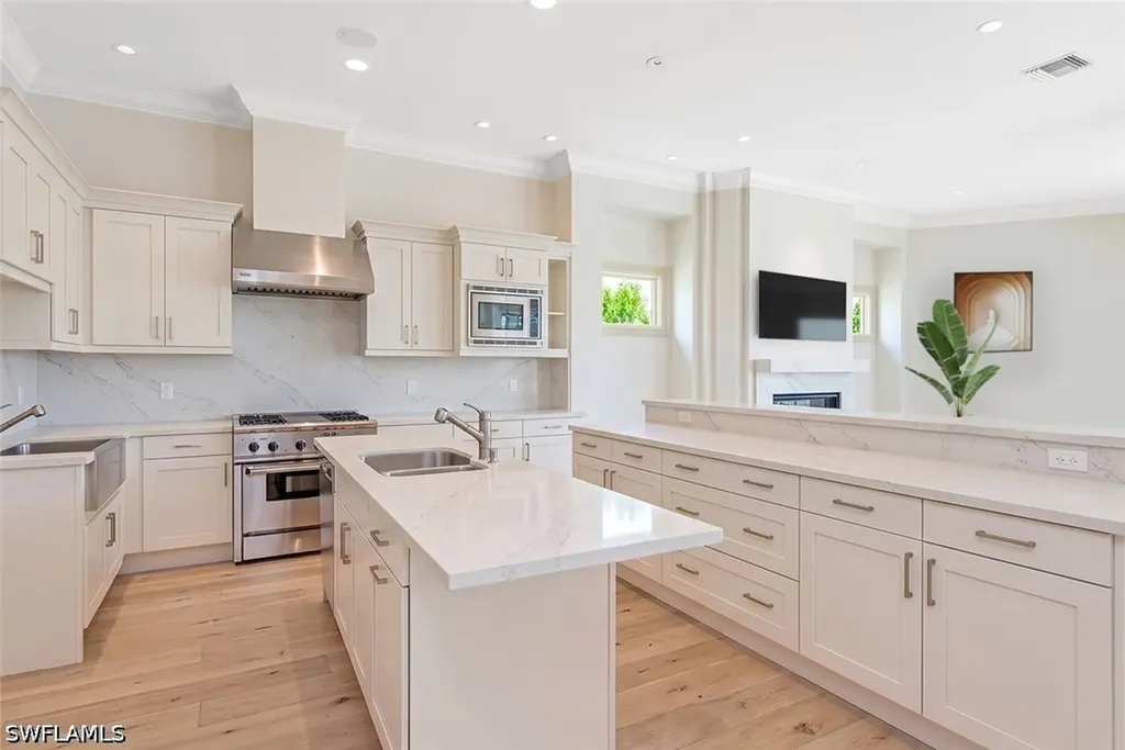 651 21st Avenue S Naples FL 34102