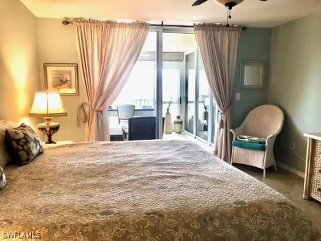 6585 Nicholas Boulevard Naples FL 34108