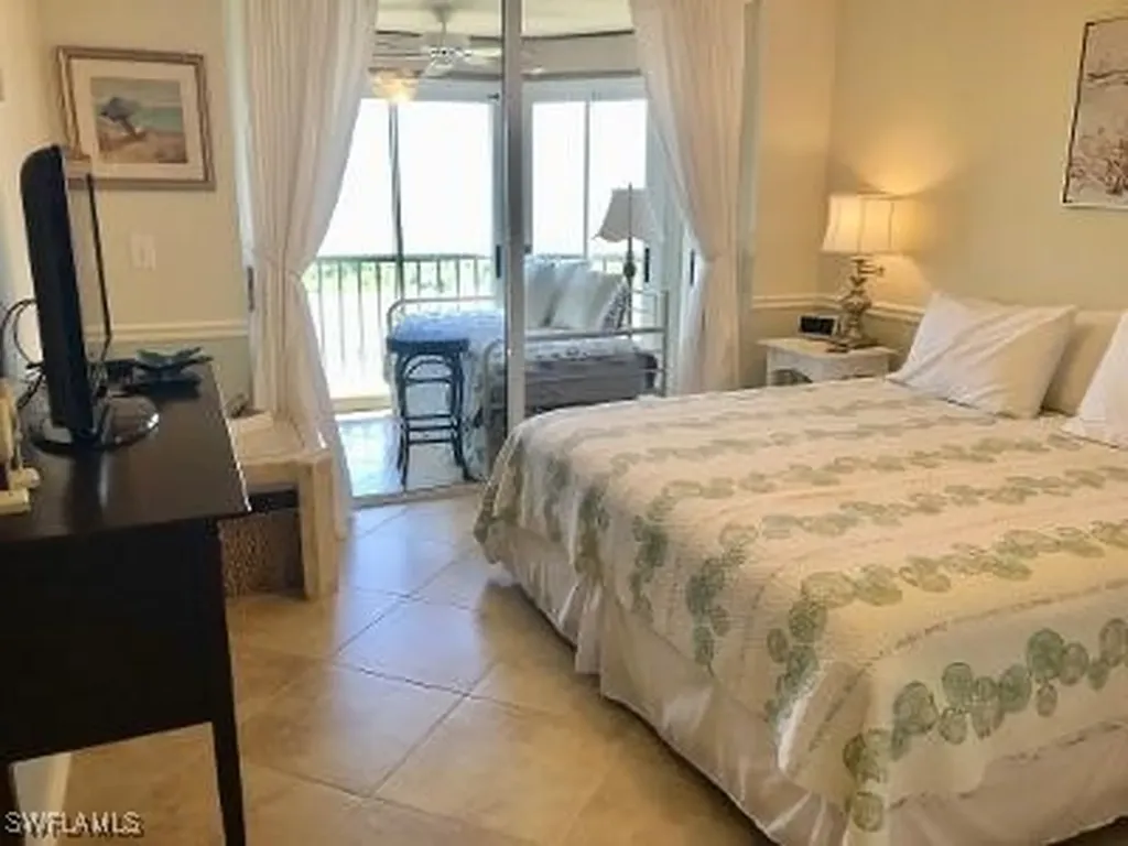 6585 Nicholas Boulevard Naples FL 34108
