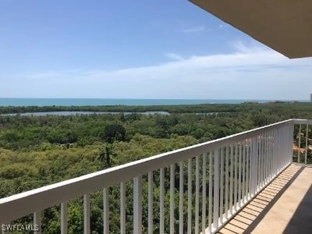 6585 Nicholas Boulevard Naples FL 34108