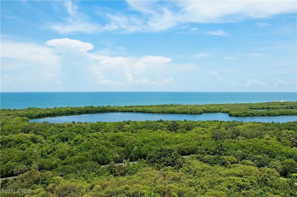 6585 Nicholas Boulevard Naples FL 34108