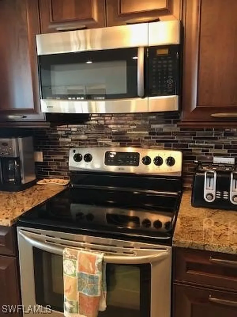 6585 Nicholas Boulevard Naples FL 34108