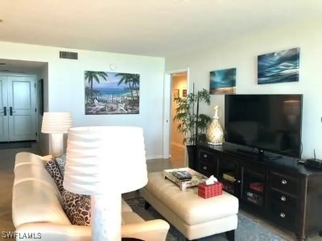 6585 Nicholas Boulevard Naples FL 34108
