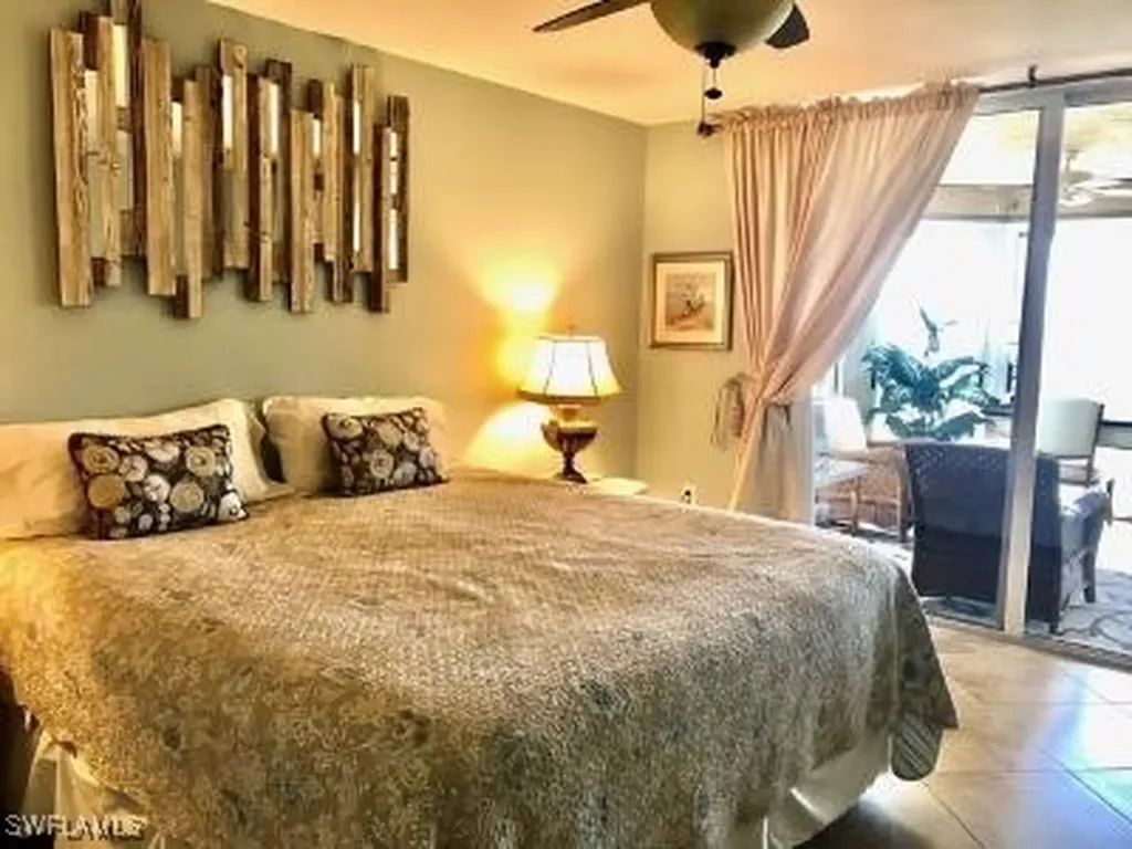 6585 Nicholas Boulevard Naples FL 34108