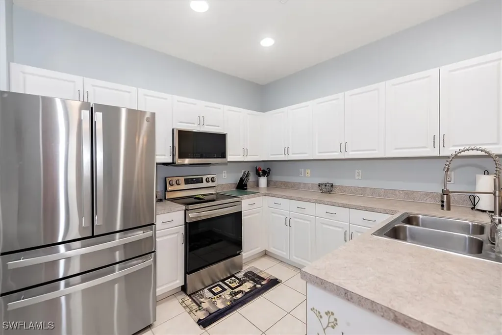 4274 Avian Avenue Fort Myers FL 33916
