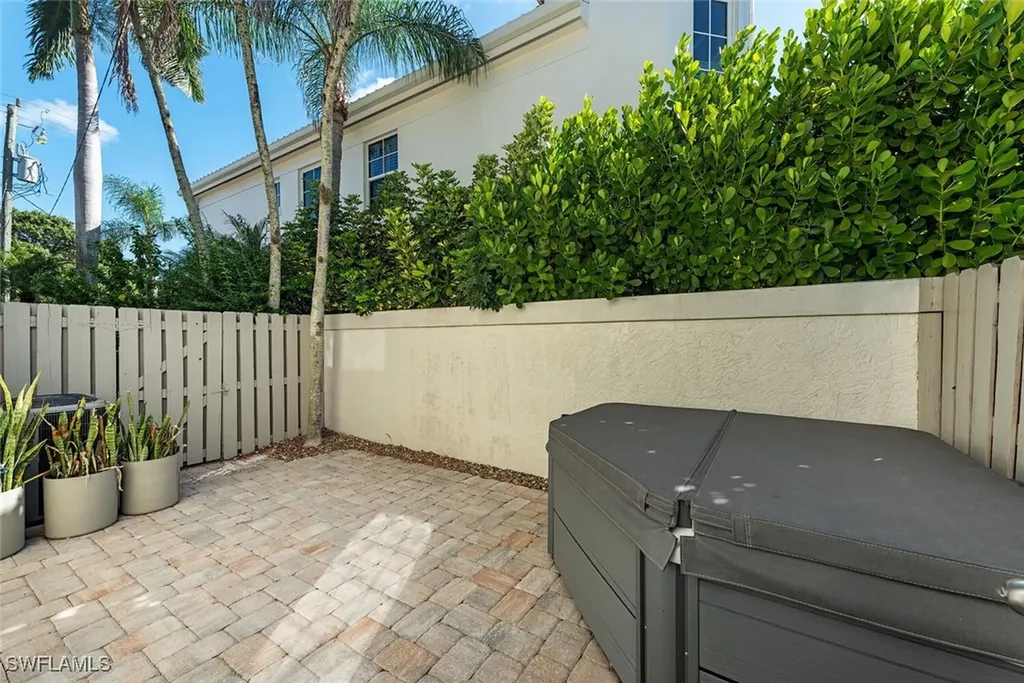 185 4th Street S Naples FL 34102