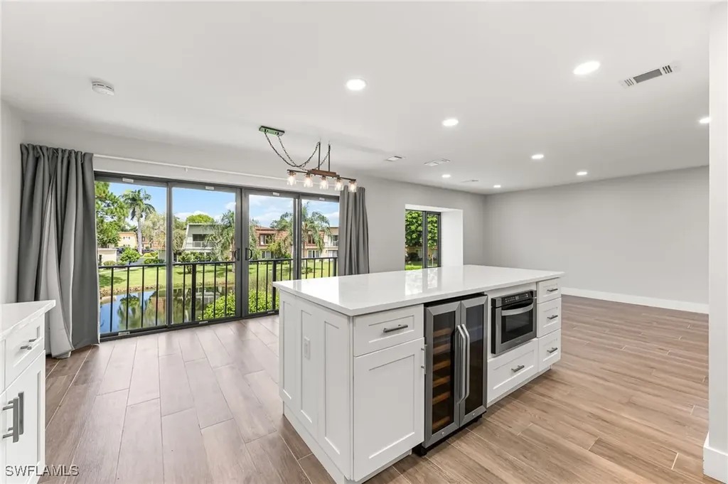 1890 Bald Eagle Drive #B Drive Naples FL 34105