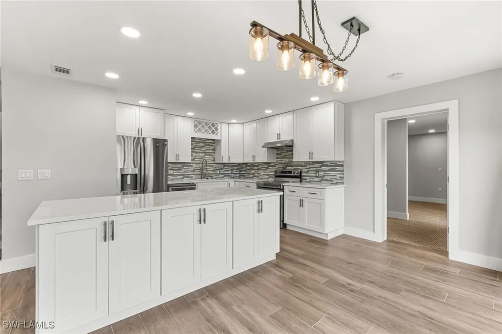 1890 Bald Eagle Drive #B Drive Naples FL 34105