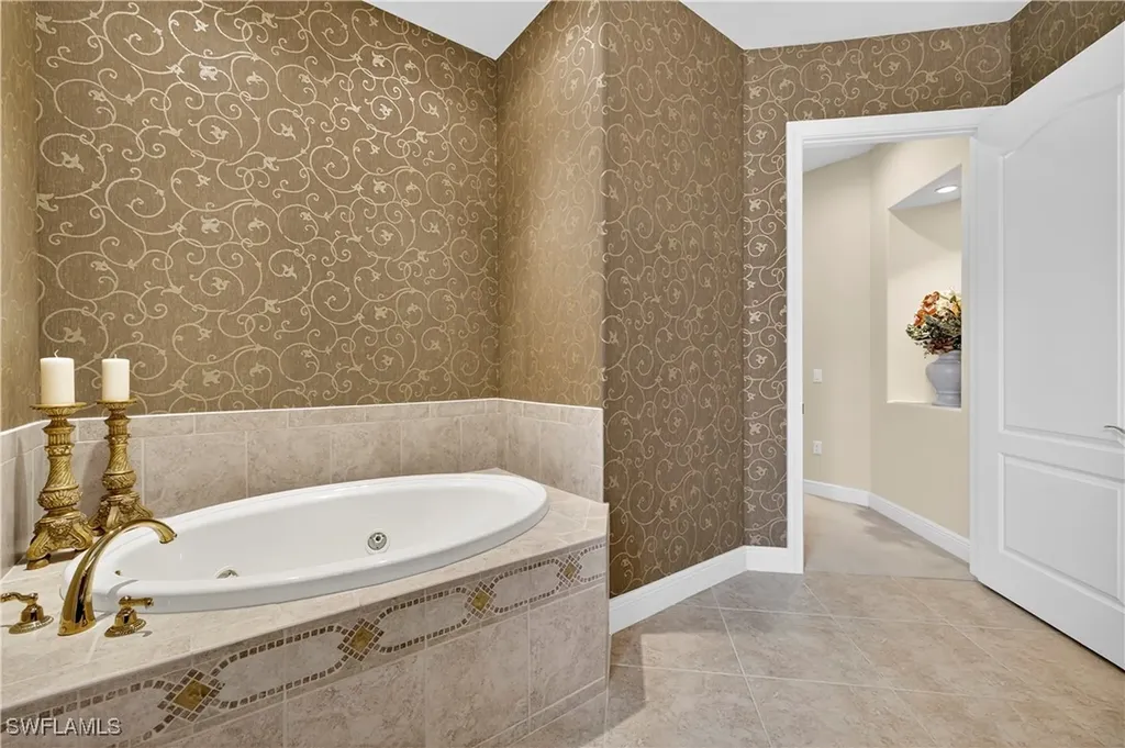575 Avellino Isle Circle Naples FL 34119