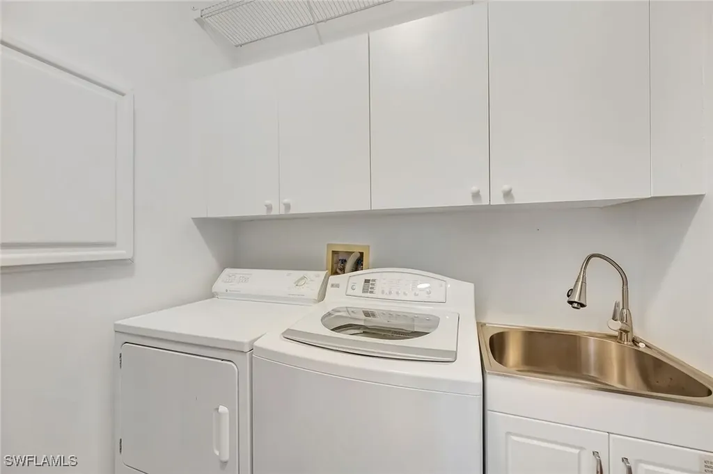 400 L' Ambiance Circle Naples FL 34108