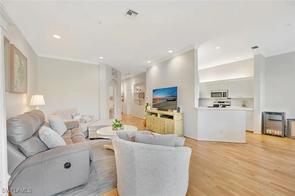 400 L' Ambiance Circle Naples FL 34108