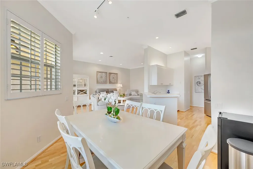 400 L' Ambiance Circle Naples FL 34108