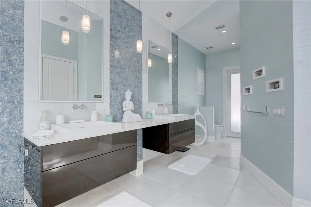 687 9th Avenue S Naples FL 34102