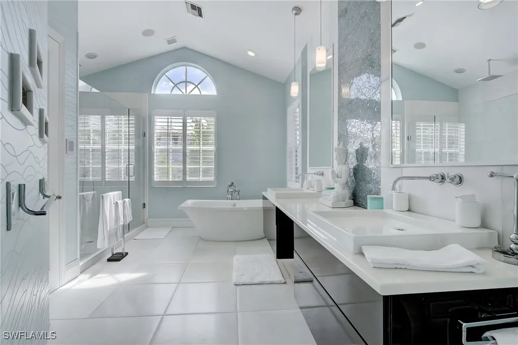 687 9th Avenue S Naples FL 34102
