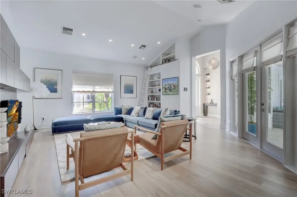 687 9th Avenue S Naples FL 34102