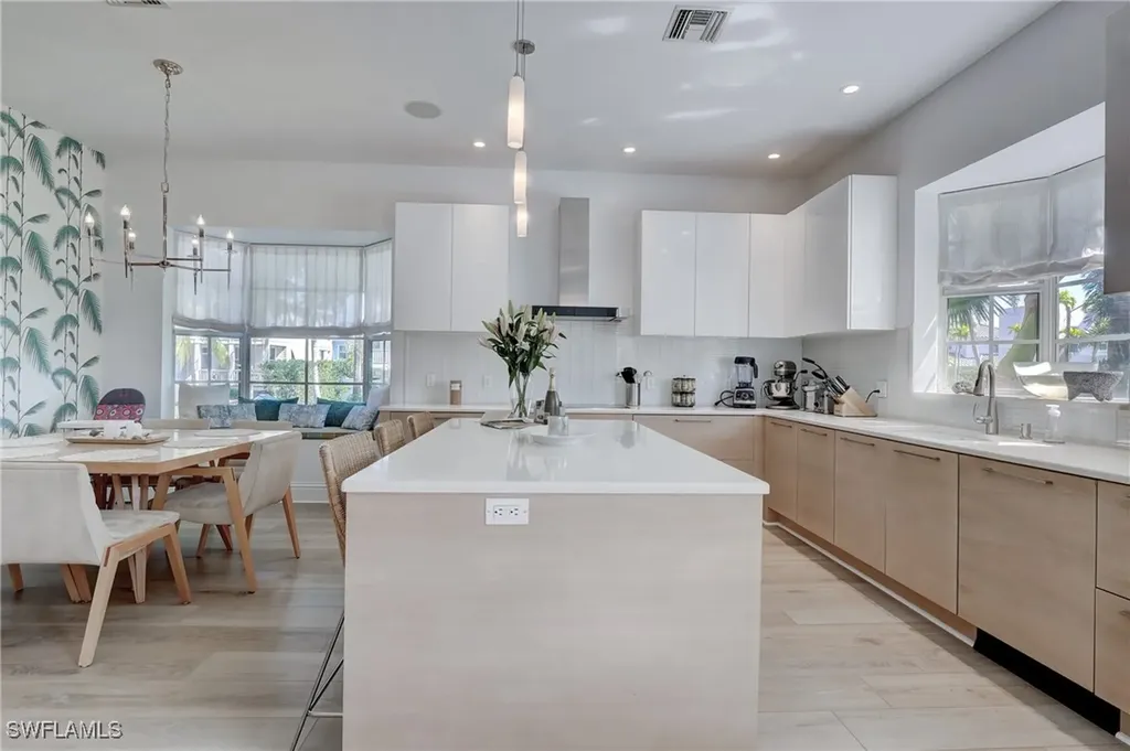 687 9th Avenue S Naples FL 34102
